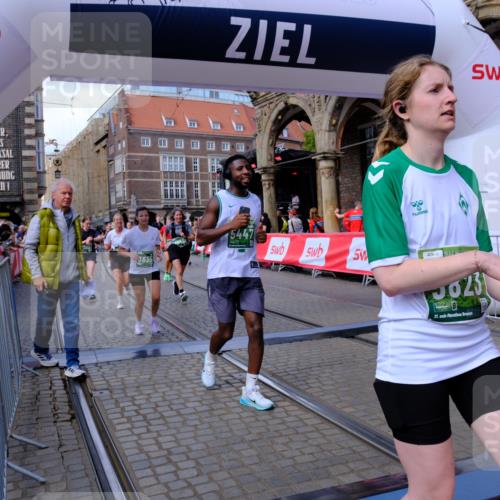 13.09.2026 - 21. swb-Marathon Bremen Tim E. http://msf.ph/oto/10391284 13.09.2026 13:37:09 Ziel 551, 813, 843, 1641, 1849, 1936, 2241, 2275, 2930, 3122, 3541, 3635, 3787, 3815, 3874, 3909, 3998, 4261, 4335, 4410, 4892, 5236, 5355, 5447, 5823, 6050, 6056, 6269, 6280, 6408, 6966, 7046, 7229, 7237, 7398, 7445, 7640, 7656, 8034, 8498, 8685, 8839, 9331, 9589, 9658, 9807 meine-sportfotos.de