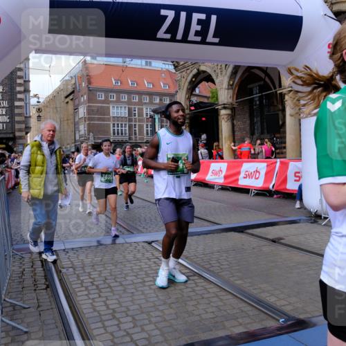 13.09.2026 - 21. swb-Marathon Bremen Tim E. http://msf.ph/oto/10391286 13.09.2026 13:37:09 Ziel 551, 813, 843, 1641, 1849, 1936, 2241, 2275, 2930, 3122, 3541, 3635, 3787, 3815, 3874, 3909, 3998, 4261, 4335, 4410, 4892, 5236, 5355, 5447, 5823, 6050, 6056, 6269, 6280, 6408, 6966, 7046, 7229, 7237, 7398, 7445, 7640, 7656, 8034, 8498, 8685, 8839, 9331, 9589, 9658, 9807 meine-sportfotos.de