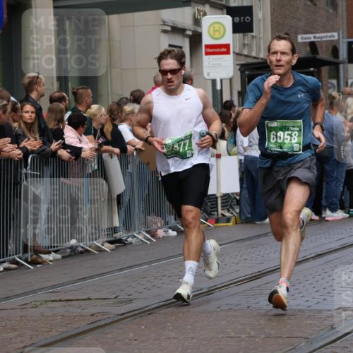 13.09.2026 - 21. swb-Marathon Bremen Strokosch-Dieckow http://msf.ph/oto/10391290 13.09.2026 13:05:40 Ziel 681, 1017, 1745, 2538, 3297, 3466, 3520, 4157, 4614, 4712, 5803, 6025, 6058, 6686, 7336, 7399, 8334, 8706, 8877, 8973, 8983, 9010, 9429, 9918, 439, 1301, 1562, 1879, 3242, 3271, 3365, 5092, 5199, 5725, 6579, 7141 meine-sportfotos.de