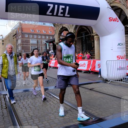 13.09.2026 - 21. swb-Marathon Bremen Tim E. http://msf.ph/oto/10391293 13.09.2026 13:37:10 Ziel 551, 813, 843, 1285, 1641, 1849, 1936, 2241, 2275, 2930, 3122, 3541, 3635, 3787, 3874, 3909, 3998, 4261, 4335, 4410, 4892, 5236, 5355, 5447, 5823, 6050, 6056, 6269, 6280, 6408, 6431, 6966, 7046, 7229, 7237, 7398, 7445, 7640, 8034, 8498, 8685, 8839, 9331, 9415, 9589, 9658, 9807, 9840 meine-sportfotos.de