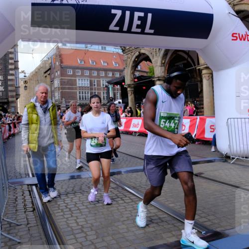 13.09.2026 - 21. swb-Marathon Bremen Tim E. http://msf.ph/oto/10391295 13.09.2026 13:37:10 Ziel 551, 813, 843, 1285, 1641, 1849, 1936, 2241, 2275, 2930, 3122, 3541, 3635, 3787, 3874, 3909, 3998, 4261, 4335, 4410, 4892, 5236, 5355, 5447, 5823, 6050, 6056, 6269, 6280, 6408, 6431, 6966, 7046, 7229, 7237, 7398, 7445, 7640, 8034, 8498, 8685, 8839, 9331, 9415, 9589, 9658, 9807, 9840 meine-sportfotos.de