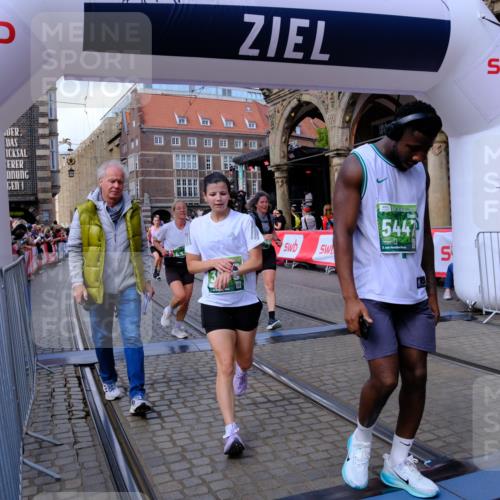 13.09.2026 - 21. swb-Marathon Bremen Tim E. http://msf.ph/oto/10391297 13.09.2026 13:37:10 Ziel 551, 813, 843, 1285, 1641, 1849, 1936, 2241, 2275, 2930, 3122, 3541, 3635, 3787, 3874, 3909, 3998, 4261, 4335, 4410, 4892, 5236, 5355, 5447, 5823, 6050, 6056, 6269, 6280, 6408, 6431, 6966, 7046, 7229, 7237, 7398, 7445, 7640, 8034, 8498, 8685, 8839, 9331, 9415, 9589, 9658, 9807, 9840 meine-sportfotos.de