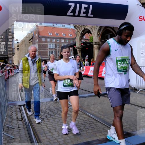 13.09.2026 - 21. swb-Marathon Bremen Tim E. http://msf.ph/oto/10391299 13.09.2026 13:37:10 Ziel 551, 813, 843, 1285, 1641, 1849, 1936, 2241, 2275, 2930, 3122, 3541, 3635, 3787, 3874, 3909, 3998, 4261, 4335, 4410, 4892, 5236, 5355, 5447, 5823, 6050, 6056, 6269, 6280, 6408, 6431, 6966, 7046, 7229, 7237, 7398, 7445, 7640, 8034, 8498, 8685, 8839, 9331, 9415, 9589, 9658, 9807, 9840 meine-sportfotos.de