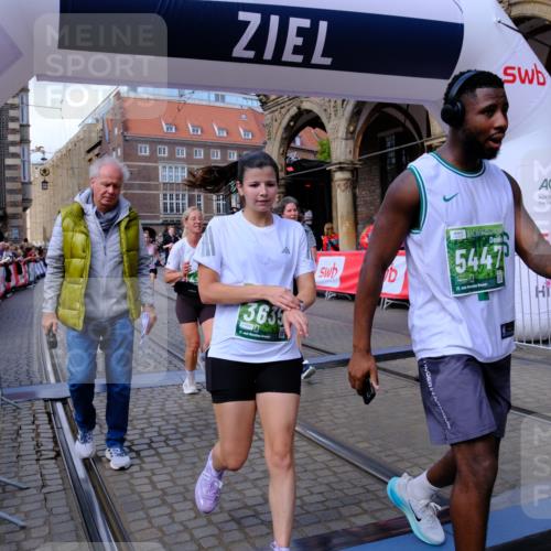 13.09.2026 - 21. swb-Marathon Bremen Tim E. http://msf.ph/oto/10391301 13.09.2026 13:37:10 Ziel 551, 813, 843, 1285, 1641, 1849, 1936, 2241, 2275, 2930, 3122, 3541, 3635, 3787, 3874, 3909, 3998, 4261, 4335, 4410, 4892, 5236, 5355, 5447, 5823, 6050, 6056, 6269, 6280, 6408, 6431, 6966, 7046, 7229, 7237, 7398, 7445, 7640, 8034, 8498, 8685, 8839, 9331, 9415, 9589, 9658, 9807, 9840 meine-sportfotos.de