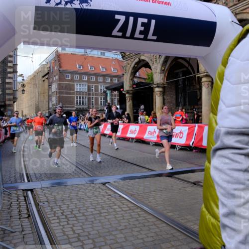 13.09.2026 - 21. swb-Marathon Bremen Tim E. http://msf.ph/oto/10391306 13.09.2026 13:37:13 Ziel 551, 813, 843, 950, 1285, 1641, 1849, 1936, 2241, 2275, 2930, 3122, 3541, 3635, 3787, 3874, 3909, 3998, 4261, 4335, 4410, 4448, 5236, 5355, 5447, 5823, 6050, 6056, 6269, 6408, 6431, 6966, 7046, 7398, 7445, 7640, 7937, 8034, 8498, 8685, 8839, 9310, 9331, 9415, 9589, 9658, 9807, 9840 meine-sportfotos.de