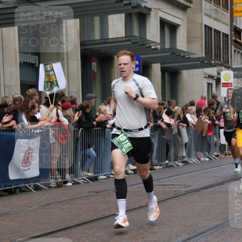 13.09.2026 - 21. swb-Marathon Bremen Strokosch-Dieckow http://msf.ph/oto/10391307 13.09.2026 13:05:44 Ziel 681, 1745, 3297, 3466, 3520, 4614, 4712, 5803, 6058, 6686, 7336, 7399, 8334, 8670, 8706, 8877, 8983, 9010, 9429, 9918, 439, 1017, 1301, 1562, 1879, 2538, 3242, 3271, 4157, 5092, 5199, 5725, 6025, 6579, 7141, 8973 meine-sportfotos.de