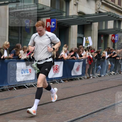13.09.2026 - 21. swb-Marathon Bremen Strokosch-Dieckow http://msf.ph/oto/10391313 13.09.2026 13:05:45 Ziel 681, 1745, 3297, 3466, 3520, 4614, 4712, 5803, 6058, 6686, 7336, 7399, 8334, 8670, 8706, 8877, 8983, 9010, 9429, 9918, 1017, 1301, 1562, 1879, 2538, 3242, 3271, 3520, 4157, 5092, 5199, 5725, 6025, 6579, 7141, 8973, 9010 meine-sportfotos.de