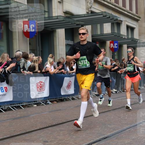 13.09.2026 - 21. swb-Marathon Bremen Strokosch-Dieckow http://msf.ph/oto/10391317 13.09.2026 13:05:46 Ziel 681, 1745, 1901, 3297, 3466, 4614, 4712, 5803, 6058, 6686, 7336, 7399, 8334, 8670, 8706, 8877, 8983, 9429, 9918, 1017, 1301, 1562, 1745, 1879, 2538, 3242, 3271, 3520, 4157, 5199, 5725, 6025, 6579, 7141, 8706, 8973, 9010 meine-sportfotos.de