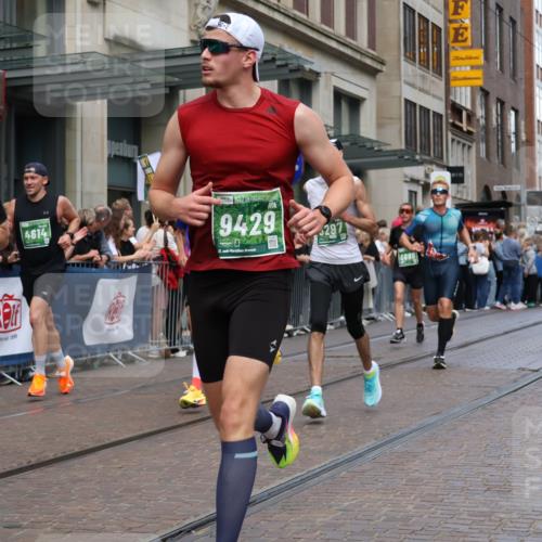 13.09.2026 - 21. swb-Marathon Bremen Strokosch-Dieckow http://msf.ph/oto/10391338 13.09.2026 13:05:49 Ziel 474, 681, 1901, 3297, 3466, 4614, 4712, 5803, 6058, 6686, 7336, 7399, 8334, 8670, 8877, 8983, 9429, 9918, 9934, 1017, 1301, 1562, 1745, 1879, 2538, 3242, 3271, 3520, 4157, 5199, 5725, 6025, 6058, 6579, 7141, 8706, 8973, 9010 meine-sportfotos.de