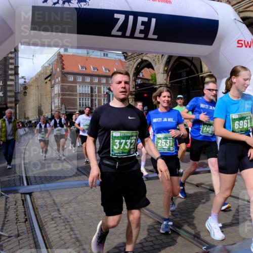 13.09.2026 - 21. swb-Marathon Bremen Tim E. http://msf.ph/oto/10391345 13.09.2026 13:37:30 Ziel 869, 950, 1180, 1285, 1854, 1991, 2531, 3333, 3627, 3732, 3823, 3894, 4448, 4932, 4947, 5388, 5547, 5577, 5612, 5791, 6046, 6431, 6629, 6904, 6947, 6961, 7006, 7571, 7937, 8268, 8443, 8458, 8753, 9140, 9310, 9317, 9415, 9701, 9840, 13077 meine-sportfotos.de