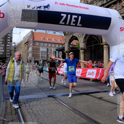 13.09.2026 - 21. swb-Marathon Bremen Tim E. http://msf.ph/oto/10391362 13.09.2026 13:37:33 Ziel 270, 391, 869, 950, 1180, 1854, 1991, 2531, 3333, 3627, 3732, 3823, 3894, 4932, 4947, 5388, 5547, 5577, 5612, 5738, 5791, 6046, 6629, 6904, 6947, 6961, 7006, 7571, 7937, 8268, 8443, 8458, 8748, 8753, 9140, 9317, 9701, 13077 meine-sportfotos.de
