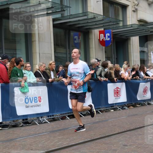 13.09.2026 - 21. swb-Marathon Bremen Strokosch-Dieckow http://msf.ph/oto/10391382 13.09.2026 13:06:03 Ziel 474, 1770, 1901, 1921, 3466, 7336, 7590, 8621, 8670, 9934, 13148, 681, 1017, 1745, 1879, 2538, 3297, 3520, 4157, 4614, 4712, 5803, 6025, 6058, 6686, 7399, 8334, 8706, 8877, 8973, 8983, 9010, 9429, 9918 meine-sportfotos.de