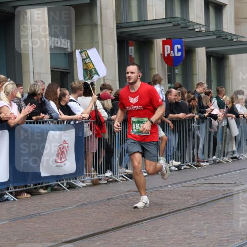 13.09.2026 - 21. swb-Marathon Bremen Strokosch-Dieckow http://msf.ph/oto/10391386 13.09.2026 13:06:04 Ziel 474, 1770, 1901, 1921, 2832, 3466, 7336, 7590, 8621, 8670, 9934, 13148, 681, 1017, 1745, 2538, 3297, 3466, 3520, 4157, 4614, 4712, 5803, 6025, 6058, 6686, 7399, 8334, 8706, 8877, 8973, 8983, 9010, 9429, 9918 meine-sportfotos.de