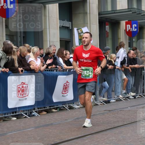 13.09.2026 - 21. swb-Marathon Bremen Strokosch-Dieckow http://msf.ph/oto/10391388 13.09.2026 13:06:04 Ziel 474, 1770, 1901, 1921, 2832, 3466, 7336, 7590, 8621, 8670, 9934, 13148, 681, 1017, 1745, 2538, 3297, 3466, 3520, 4157, 4614, 4712, 5803, 6025, 6058, 6686, 7399, 8334, 8706, 8877, 8973, 8983, 9010, 9429, 9918 meine-sportfotos.de
