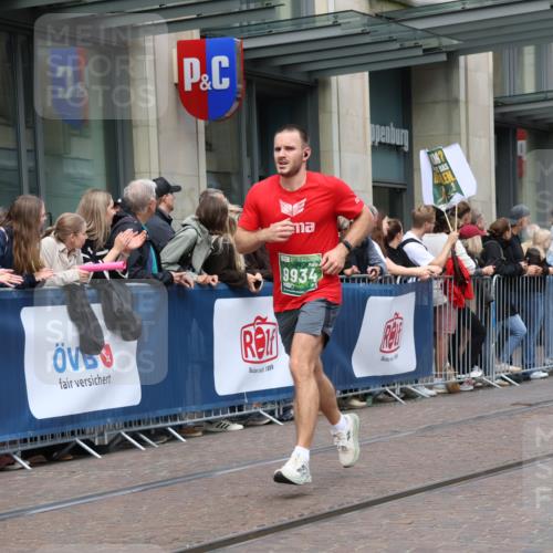 13.09.2026 - 21. swb-Marathon Bremen Strokosch-Dieckow http://msf.ph/oto/10391391 13.09.2026 13:06:05 Ziel 474, 1770, 1901, 1921, 2832, 7336, 7590, 8621, 8670, 9934, 13148, 681, 1017, 1745, 2538, 3297, 3466, 3520, 4157, 4614, 4712, 5803, 6025, 6058, 6686, 7336, 7399, 8334, 8706, 8877, 8973, 8983, 9010, 9429, 9918 meine-sportfotos.de