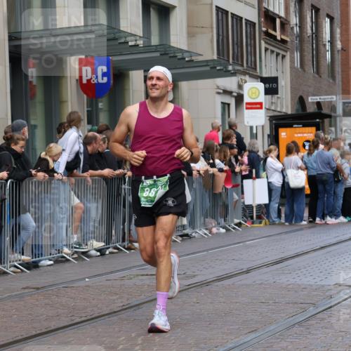 13.09.2026 - 21. swb-Marathon Bremen Strokosch-Dieckow http://msf.ph/oto/10391397 13.09.2026 13:06:06 Ziel 474, 1770, 1901, 1921, 2832, 4777, 7590, 8621, 8670, 9934, 13148, 681, 1017, 1745, 2538, 3297, 3466, 3520, 4157, 4614, 4712, 5803, 6025, 6058, 6686, 7336, 7399, 8334, 8706, 8877, 8973, 8983, 9010, 9429, 9918 meine-sportfotos.de