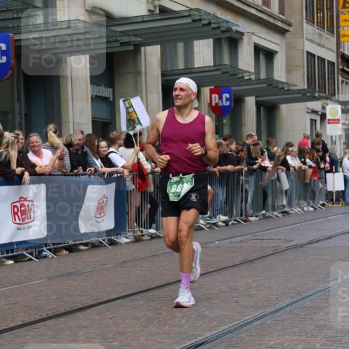 13.09.2026 - 21. swb-Marathon Bremen Strokosch-Dieckow http://msf.ph/oto/10391399 13.09.2026 13:06:07 Ziel 474, 1770, 1901, 1921, 2832, 4777, 7590, 8621, 8670, 9934, 13148, 681, 1017, 1745, 3297, 3466, 3520, 4157, 4614, 4712, 5803, 6025, 6058, 6686, 7336, 7399, 8334, 8670, 8706, 8877, 8973, 8983, 9010, 9429, 9918 meine-sportfotos.de