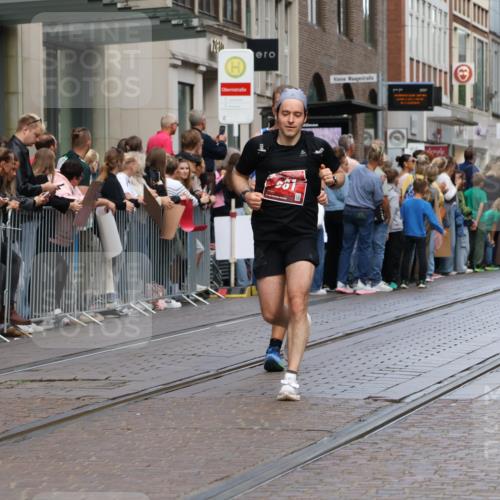 13.09.2026 - 21. swb-Marathon Bremen Strokosch-Dieckow http://msf.ph/oto/10391407 13.09.2026 13:06:09 Ziel 474, 508, 1770, 1901, 1921, 2832, 4777, 7590, 8621, 9934, 13148, 681, 1745, 3297, 3466, 3520, 4614, 4712, 5803, 6058, 6686, 7336, 7399, 8334, 8670, 8706, 8877, 8983, 9010, 9429, 9918 meine-sportfotos.de