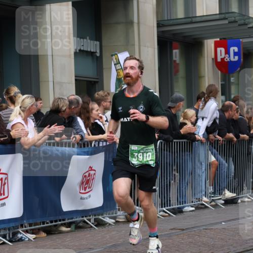 13.09.2026 - 21. swb-Marathon Bremen Strokosch-Dieckow http://msf.ph/oto/10391458 13.09.2026 13:06:24 Ziel 508, 521, 788, 1009, 1770, 1921, 2832, 3127, 3910, 4574, 4777, 5238, 6784, 6951, 8580, 8888, 474, 1901, 3466, 4614, 6686, 7336, 7590, 8621, 8670, 9934, 13148 meine-sportfotos.de