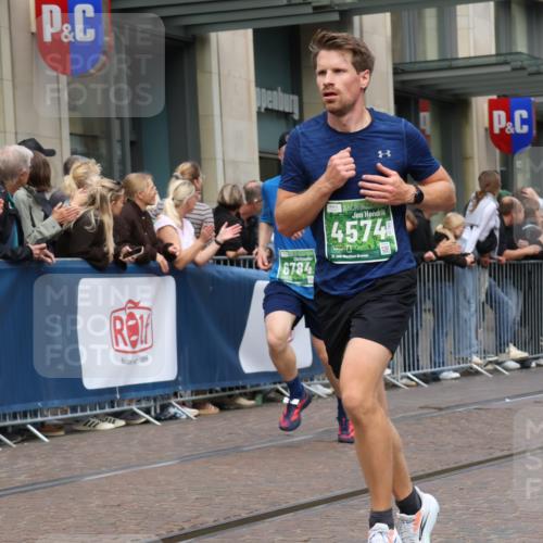 13.09.2026 - 21. swb-Marathon Bremen Strokosch-Dieckow http://msf.ph/oto/10391500 13.09.2026 13:06:33 Ziel 508, 521, 749, 788, 1009, 3127, 3794, 3910, 3973, 4574, 5238, 6784, 6951, 8580, 8888, 9708, 474, 508, 1770, 1901, 1921, 2832, 4777, 7590, 8621, 9934, 13148 meine-sportfotos.de