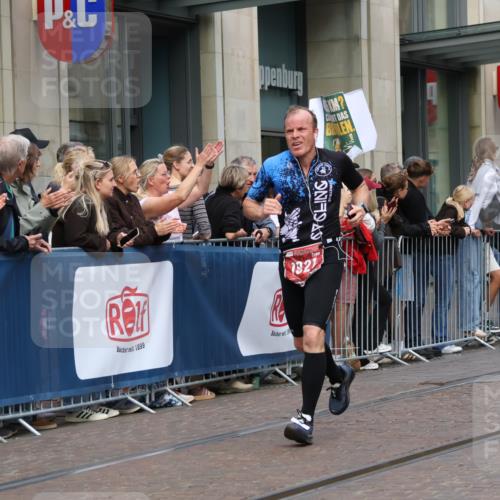 13.09.2026 - 21. swb-Marathon Bremen Strokosch-Dieckow http://msf.ph/oto/10391518 13.09.2026 13:06:38 Ziel 521, 749, 1009, 1540, 3127, 3794, 3973, 4574, 5238, 6784, 8580, 8888, 9708, 474, 508, 788, 1770, 1921, 2832, 3910, 4777, 5238, 6951, 7590, 8621, 9934, 13148 meine-sportfotos.de