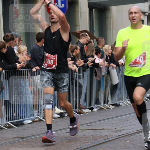 13.09.2026 - 21. swb-Marathon Bremen Strokosch-Dieckow http://msf.ph/oto/10391533 13.09.2026 13:06:44 Ziel 749, 1540, 1863, 3127, 3794, 3973, 4574, 6053, 7636, 7876, 8888, 9708, 9927, 508, 521, 788, 1009, 1770, 1921, 2832, 3910, 4574, 4777, 5238, 6784, 6951, 7590, 8580, 8621, 13148 meine-sportfotos.de