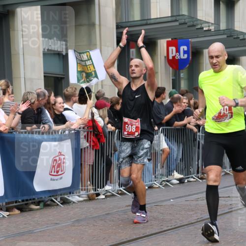 13.09.2026 - 21. swb-Marathon Bremen Strokosch-Dieckow http://msf.ph/oto/10391535 13.09.2026 13:06:44 Ziel 749, 1540, 1863, 3127, 3794, 3973, 4574, 6053, 7636, 7876, 8888, 9708, 9927, 508, 521, 788, 1009, 1770, 1921, 2832, 3910, 4574, 4777, 5238, 6784, 6951, 7590, 8580, 8621, 13148 meine-sportfotos.de