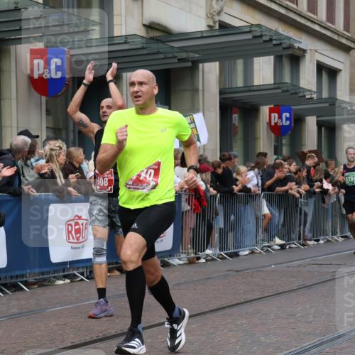 13.09.2026 - 21. swb-Marathon Bremen Strokosch-Dieckow http://msf.ph/oto/10391539 13.09.2026 13:06:45 Ziel 749, 1540, 1863, 3127, 3794, 3973, 6053, 7636, 7876, 8888, 9708, 9927, 508, 521, 788, 1009, 1770, 1921, 2832, 3127, 3910, 4574, 4777, 5238, 6784, 6951, 7590, 8580, 13148 meine-sportfotos.de