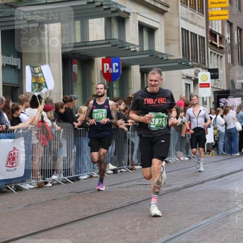 13.09.2026 - 21. swb-Marathon Bremen Strokosch-Dieckow http://msf.ph/oto/10391543 13.09.2026 13:06:46 Ziel 749, 1540, 1863, 3794, 3973, 6053, 7636, 7876, 8888, 8980, 9708, 9927, 508, 521, 788, 1009, 1770, 1921, 2832, 3127, 3910, 4574, 4777, 5238, 6784, 6951, 7590, 8580, 13148 meine-sportfotos.de