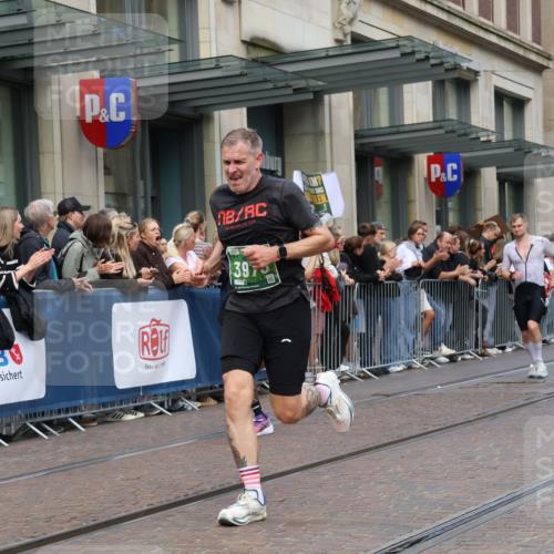 13.09.2026 - 21. swb-Marathon Bremen Strokosch-Dieckow http://msf.ph/oto/10391549 13.09.2026 13:06:47 Ziel 749, 1540, 1863, 3794, 3973, 6053, 7636, 7876, 8888, 8980, 9708, 9927, 508, 521, 788, 1009, 1770, 1921, 2832, 3127, 3910, 4574, 4777, 5238, 6784, 6951, 7590, 8580, 13148 meine-sportfotos.de