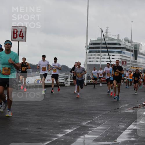 13.09.2026 - Kiel Lauf Andreas Tolksdorf http://msf.ph/oto/10400008 13.09.2026 10:57:36 Kiellinie 5226, 4, 7084, 3 meine-sportfotos.de