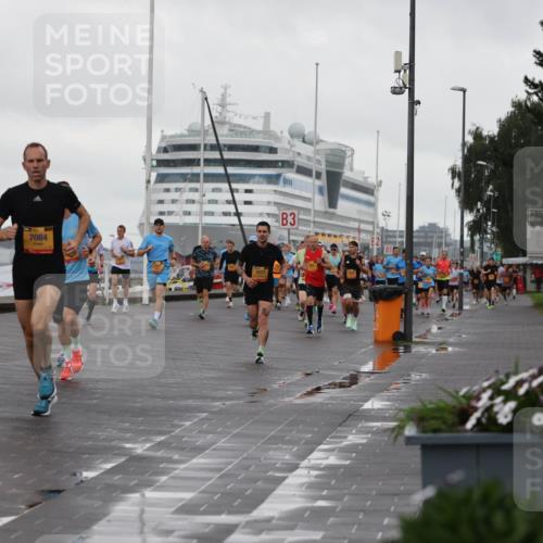 13.09.2026 - Kiel Lauf Andreas Tolksdorf http://msf.ph/oto/10400050 13.09.2026 10:57:39 Kiellinie 4, 11025, 7084, 7077, 3, 100 meine-sportfotos.de
