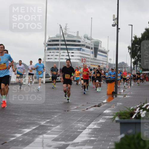 13.09.2026 - Kiel Lauf Andreas Tolksdorf http://msf.ph/oto/10400069 13.09.2026 10:57:40 Kiellinie 4, 7084, 6333, 7077, 3, 100 meine-sportfotos.de