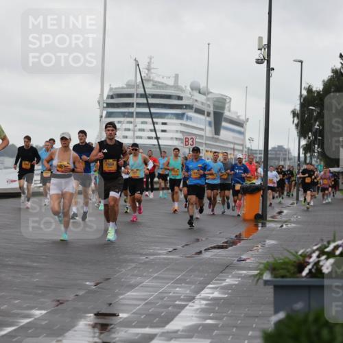 13.09.2026 - Kiel Lauf Andreas Tolksdorf http://msf.ph/oto/10400159 13.09.2026 10:57:46 Kiellinie 4, 263, 976, 7659, 3, 100 meine-sportfotos.de