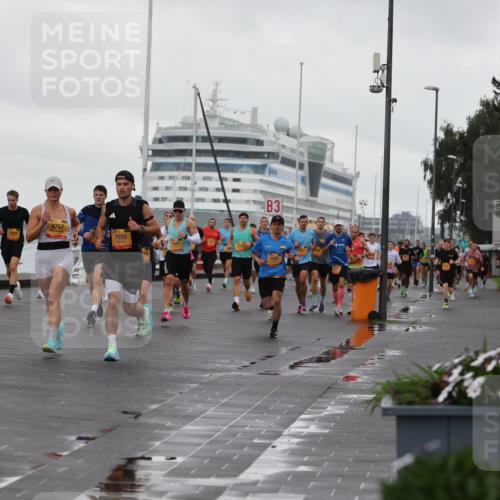 13.09.2026 - Kiel Lauf Andreas Tolksdorf http://msf.ph/oto/10400170 13.09.2026 10:57:46 Kiellinie 4, 8075, 9767, 7659, 3, 100 meine-sportfotos.de