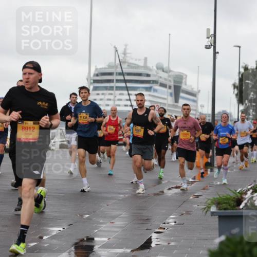 13.09.2026 - Kiel Lauf Andreas Tolksdorf http://msf.ph/oto/10400338 13.09.2026 10:57:57 Kiellinie 4, 5852, 7514, 8912, 11138, 5587, 12604 meine-sportfotos.de