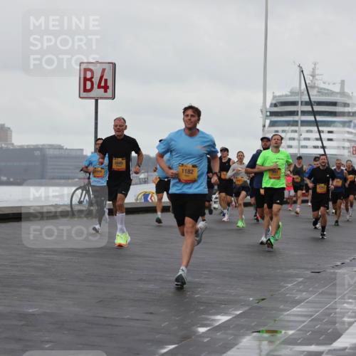 13.09.2026 - Kiel Lauf Andreas Tolksdorf http://msf.ph/oto/10400477 13.09.2026 10:58:15 Kiellinie 4, 1048, 5845, 1182, 3, 926 meine-sportfotos.de