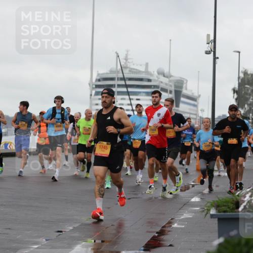 13.09.2026 - Kiel Lauf Andreas Tolksdorf http://msf.ph/oto/10400678 13.09.2026 10:58:28 Kiellinie 1, 39, 2993, 4, 4590, 8308, 11109, 1745, 7004, 2817, 9419, 5266 meine-sportfotos.de