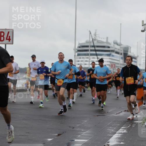 13.09.2026 - Kiel Lauf Andreas Tolksdorf http://msf.ph/oto/10401121 13.09.2026 10:58:57 Kiellinie 4, 81, 38, 505, 83, 11812 meine-sportfotos.de