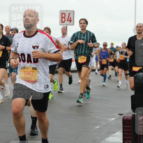 13.09.2026 - Kiel Lauf Andreas Tolksdorf http://msf.ph/oto/10401285 13.09.2026 10:59:25 Kiellinie 7700, 29, 1947, 4, 7078 meine-sportfotos.de