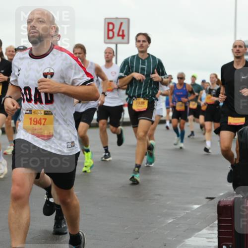 13.09.2026 - Kiel Lauf Andreas Tolksdorf http://msf.ph/oto/10401287 13.09.2026 10:59:25 Kiellinie 7700, 38, 1947, 4, 7078 meine-sportfotos.de