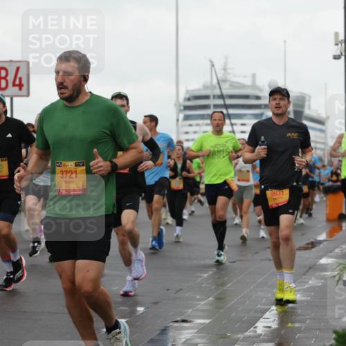 13.09.2026 - Kiel Lauf Andreas Tolksdorf http://msf.ph/oto/10401511 13.09.2026 10:59:40 Kiellinie 3451, 4, 2395, 38, 3721, 9631 meine-sportfotos.de