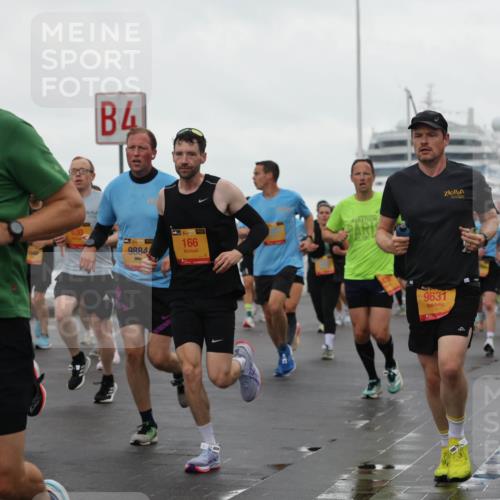 13.09.2026 - Kiel Lauf Andreas Tolksdorf http://msf.ph/oto/10401526 13.09.2026 10:59:40 Kiellinie 38, 3721, 4, 39, 9884, 166, 9631, 10416 meine-sportfotos.de