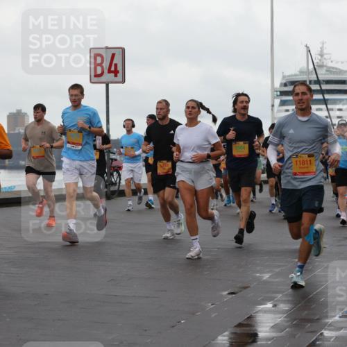 13.09.2026 - Kiel Lauf Andreas Tolksdorf http://msf.ph/oto/10402003 13.09.2026 11:00:43 Kiellinie 4, 5494, 2504, 11811, 1597 meine-sportfotos.de