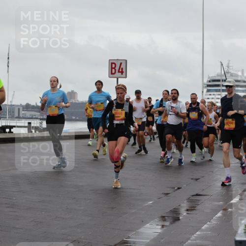 13.09.2026 - Kiel Lauf Andreas Tolksdorf http://msf.ph/oto/10402461 13.09.2026 11:01:29 Kiellinie 4, 39, 828, 9991, 1939, 9964 meine-sportfotos.de