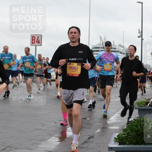 13.09.2026 - Kiel Lauf Andreas Tolksdorf http://msf.ph/oto/10402550 13.09.2026 11:01:34 Kiellinie 38, 6899, 4, 5, 9982, 4810 meine-sportfotos.de
