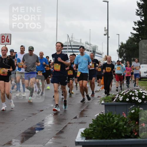 13.09.2026 - Kiel Lauf Andreas Tolksdorf http://msf.ph/oto/10402559 13.09.2026 11:01:36 Kiellinie 257, 4, 4727, 3193, 4810 meine-sportfotos.de
