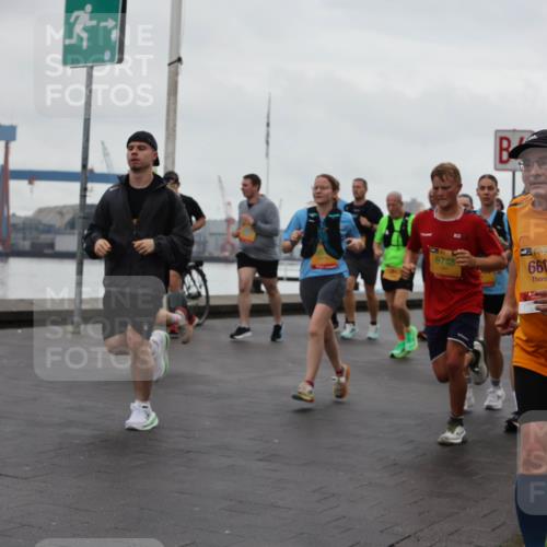 13.09.2026 - Kiel Lauf Andreas Tolksdorf http://msf.ph/oto/10402679 13.09.2026 11:02:01 Kiellinie 33, 5748, 38, 6614, 86 meine-sportfotos.de