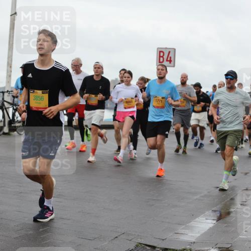 13.09.2026 - Kiel Lauf Andreas Tolksdorf http://msf.ph/oto/10402776 13.09.2026 11:02:19 Kiellinie 38, 83, 1, 38, 3856, 4, 8860, 1771 meine-sportfotos.de