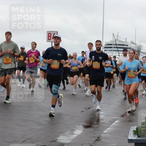 13.09.2026 - Kiel Lauf Andreas Tolksdorf http://msf.ph/oto/10402821 13.09.2026 11:02:23 Kiellinie 2871, 3261, 14 meine-sportfotos.de